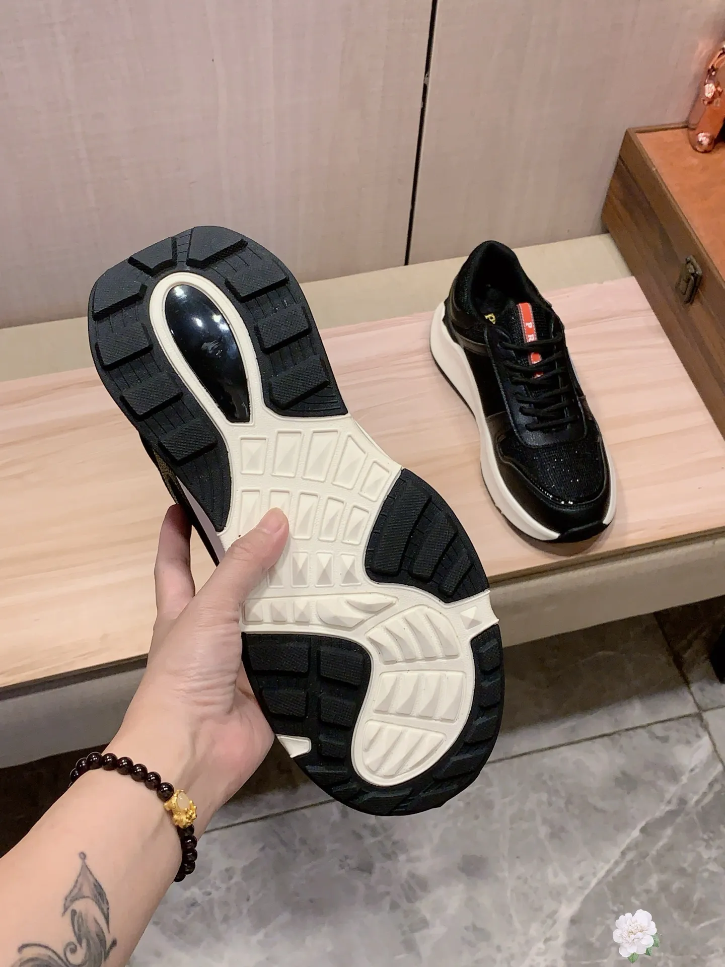 Men's men's shoes💰460💰💰🎩🎩[Lightning][Lightning] "PRADA*" The latest and most popular casual shoes, top brand [seduce] luxury ~ purchasing agency, top ~ quality. [Strong] The upper is made of imported breathable cowhide with material ➕ breathable sheepskin lining (•) and fine workmanship. The original stylish and stylish soft rubber wear-resistant and non-slip outsole is light and comfortable on the feet. The real thing looks better when photographed in real life. No. 143: Code: 38-44, 45 can be customized, 3️⃣ colors are available
